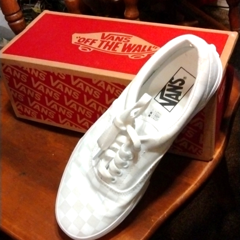 Vans woman's tennis shoes 8.5